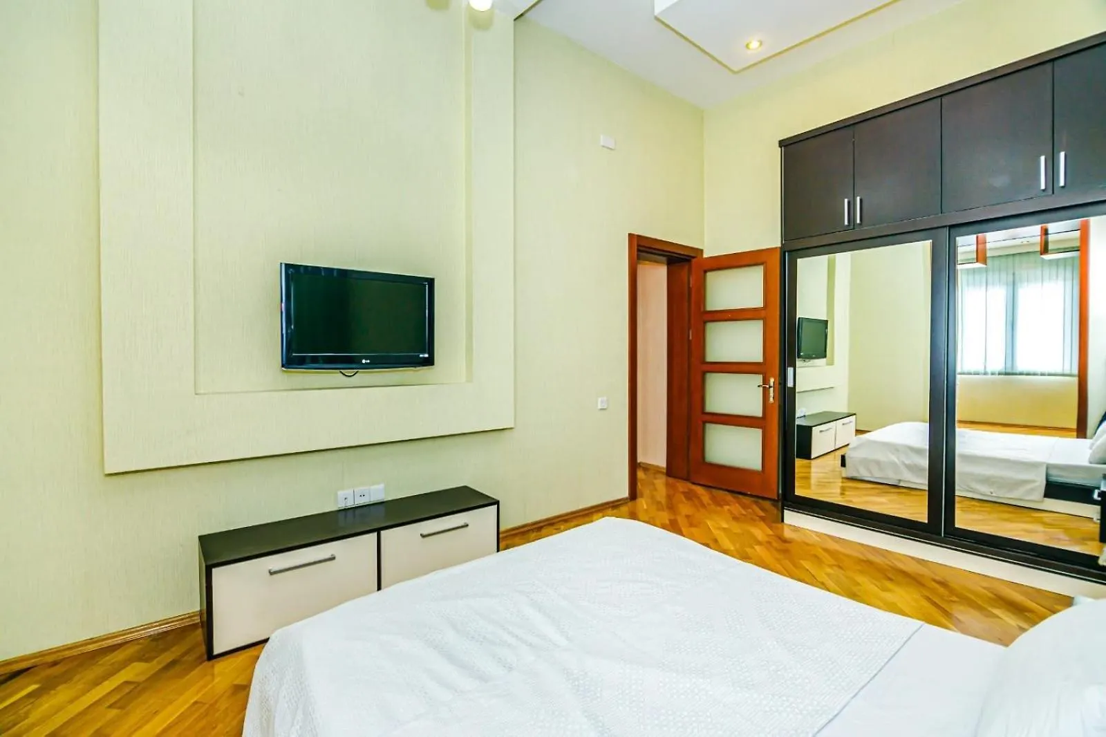 Isr Plaza Otel Apartment Bedroom And Sofa Baku